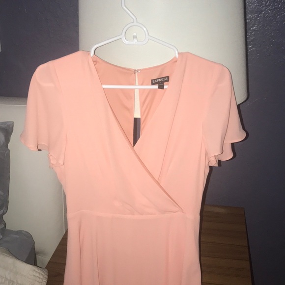Cute dress from express. Excellent condition - Picture 2 of 3